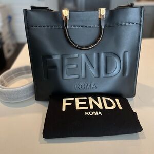 100% Authentic  FENDI Vitello King Plexiglass Fendi Sunshine Shopper Tote